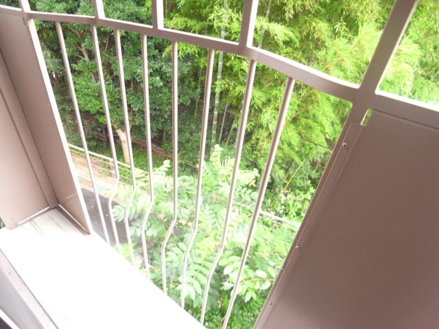 ����9