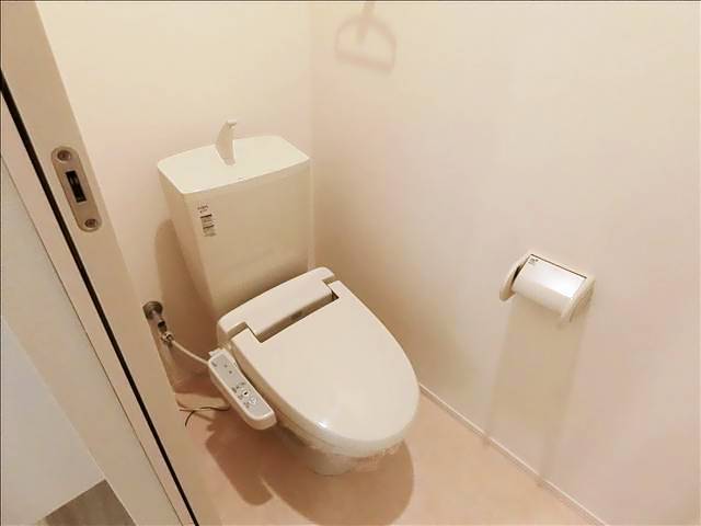 ����4