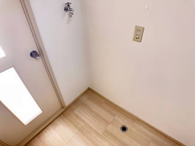 ����12