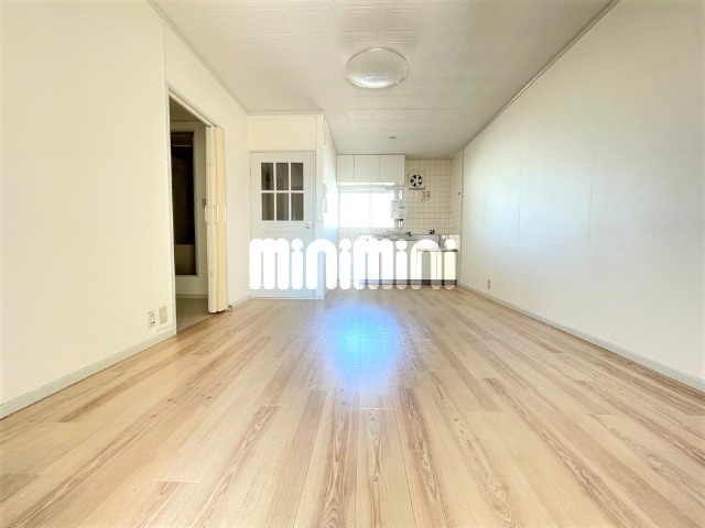 ����16