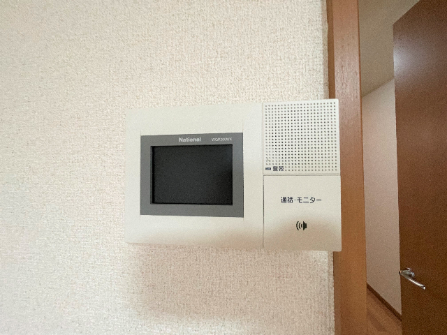 ����8