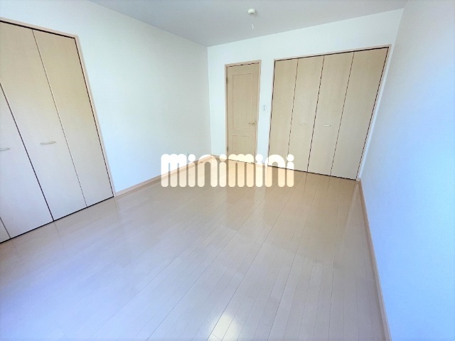 ����20