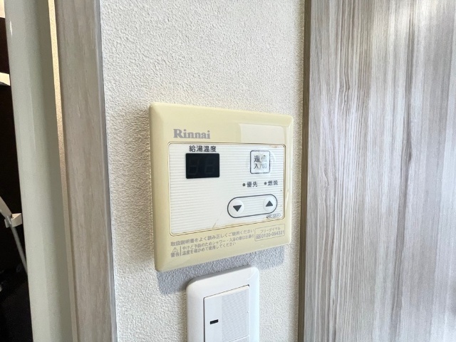 ����15