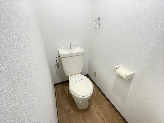����9