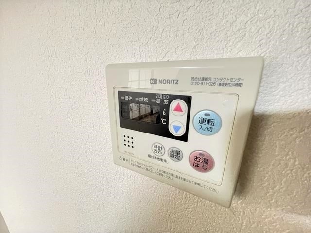 ����23