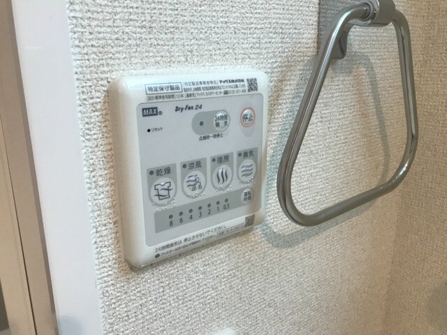 ����12