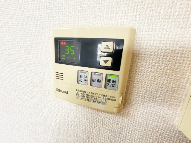 ����12