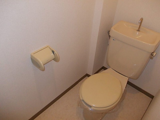 ����4