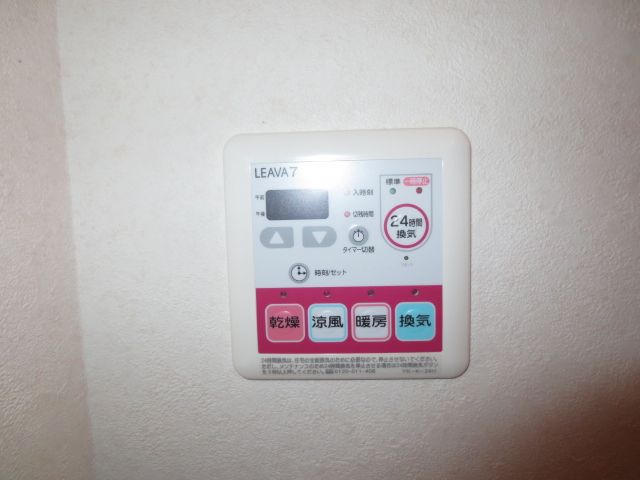 ����15
