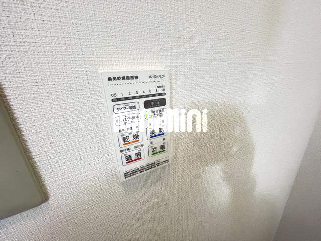 ����16