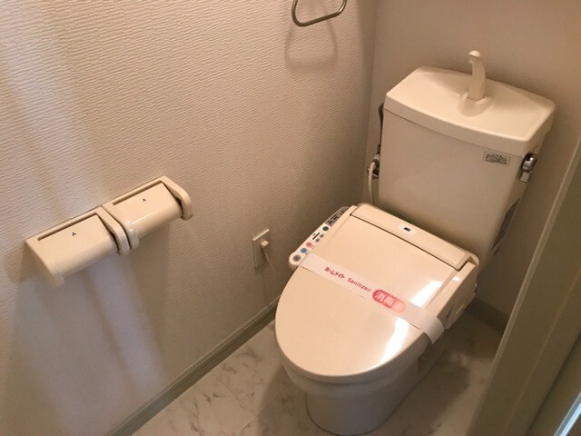 ����4