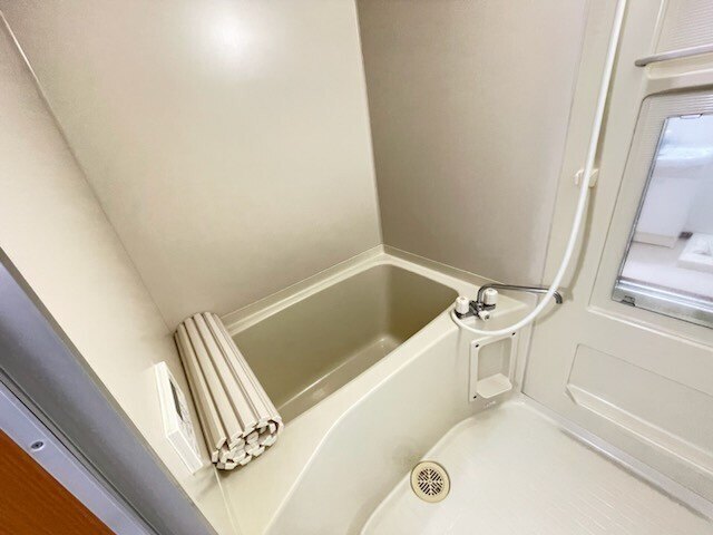 ����3