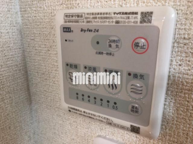 ����12