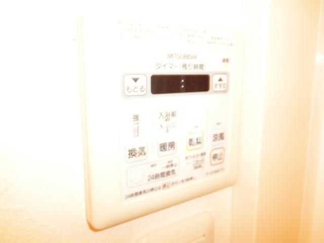 ����12