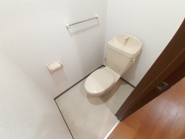 ����4