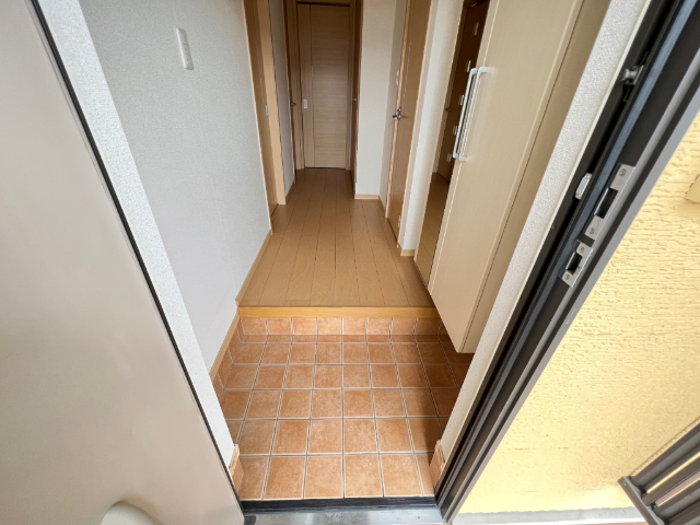 ����8