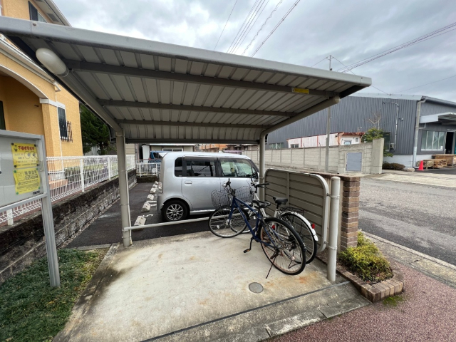 ����12