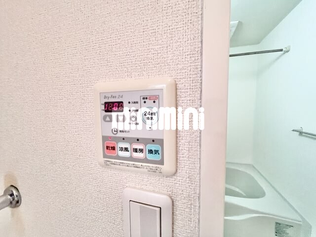����16
