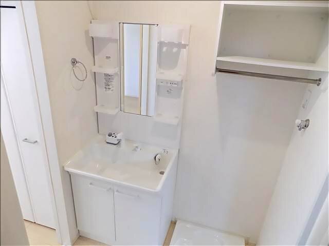 ����4