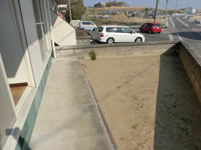 ����4