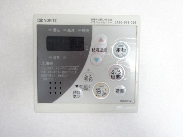 ����12