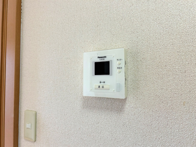 ����9