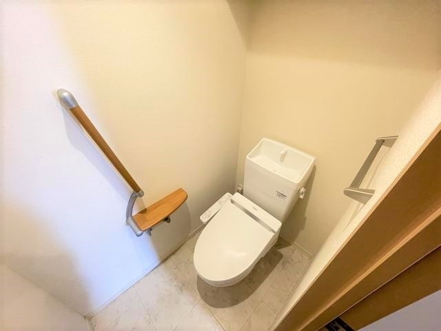 ����9