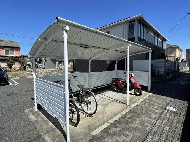 ����15