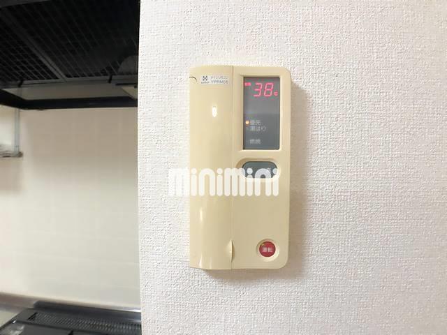 ����15