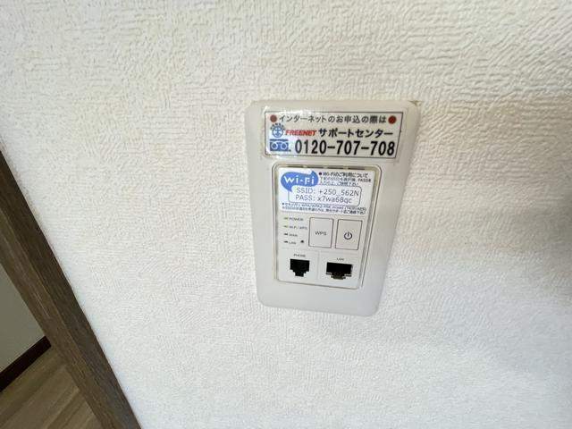 ����16