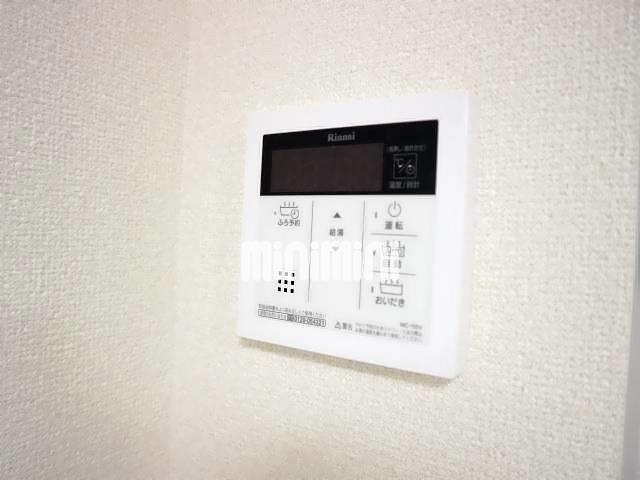 ����12