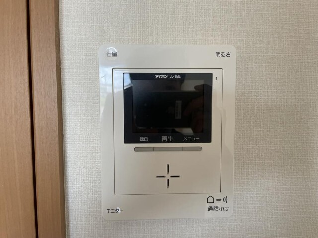����12