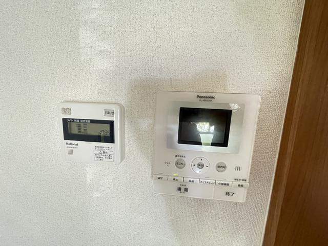 ����11