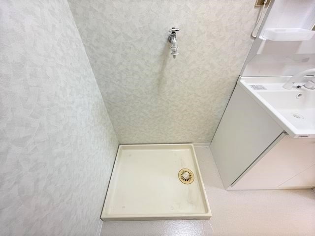 ����21