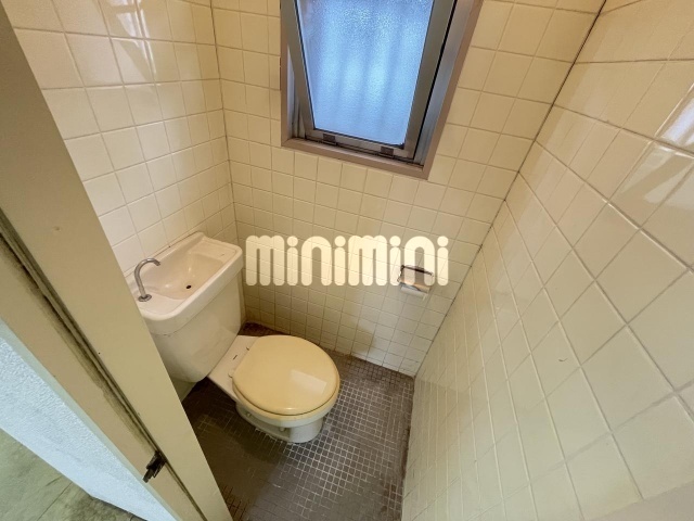 ����4