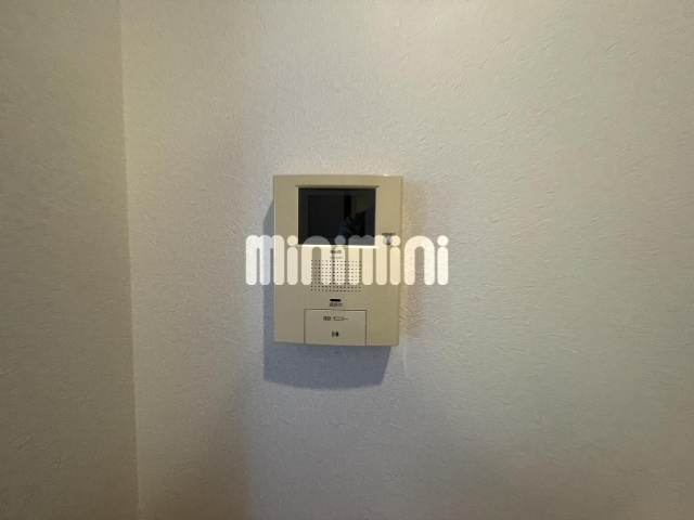 ����12