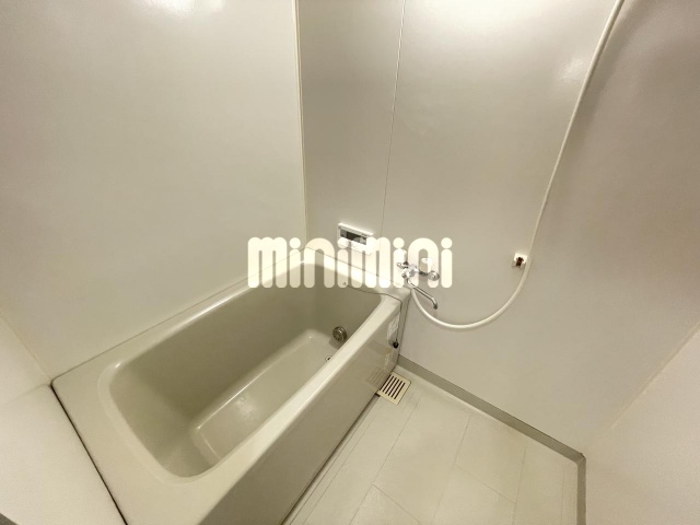 ����3