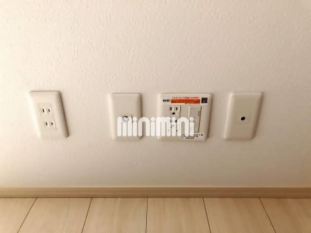 ����12