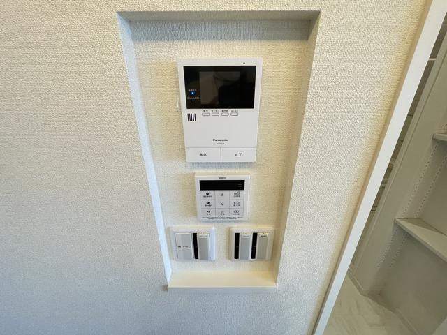 ����13