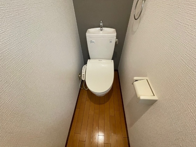 ����4