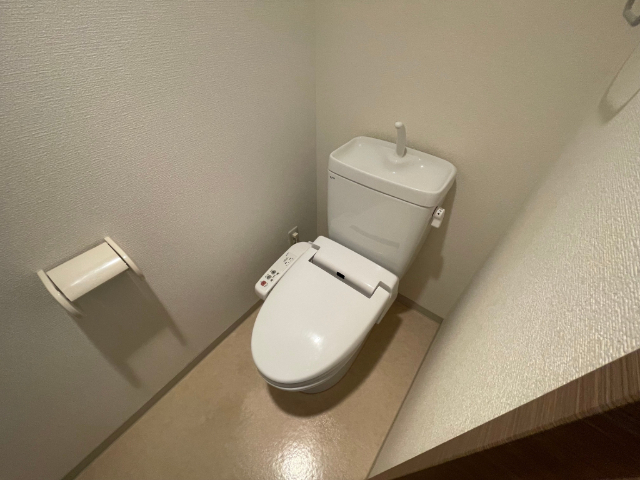 ����4