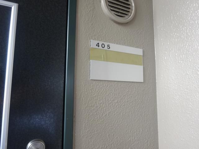 ����15