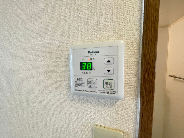 ����15