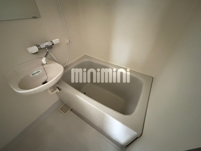 ����3