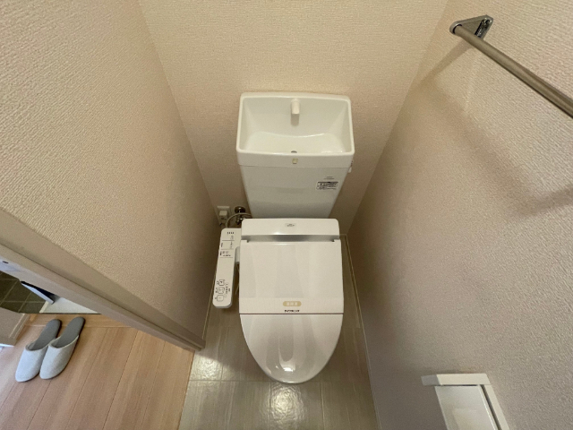 ����4