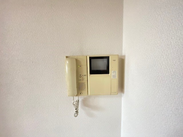 ����16