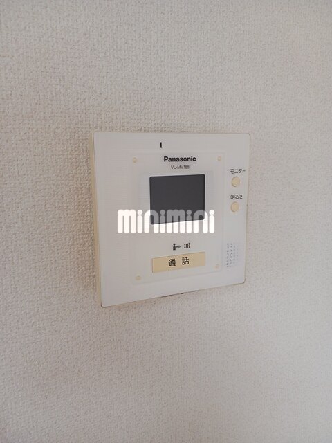 ����9
