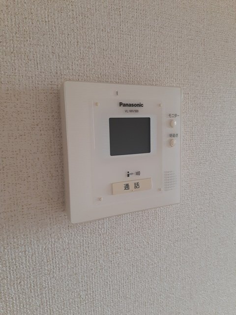 ����9