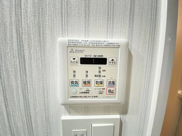 ����9