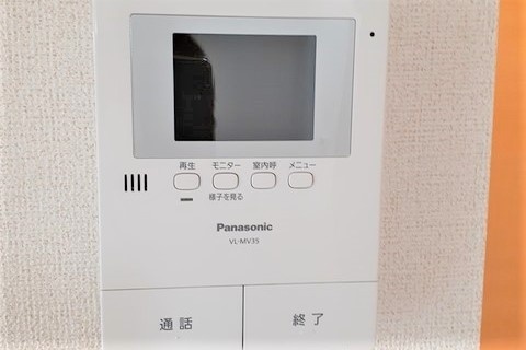 ����9